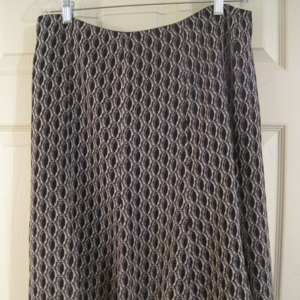 EXPRESS BLACK WITH GEOMETRIC DESIGN SILK SKIRT
